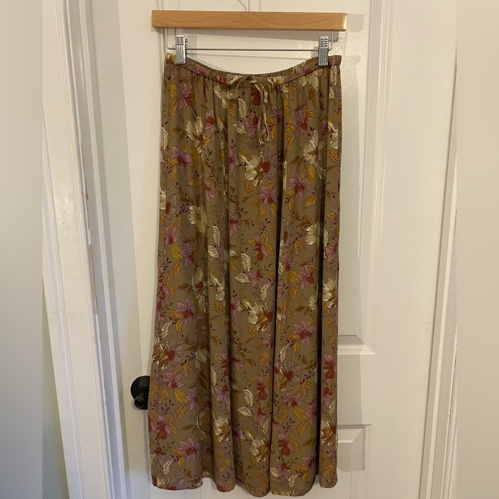 L.L. Bean Elastic Waist/Pull On Lined Taupe Floral Skirt - Picture 2 of 7